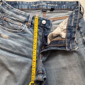 AE-Size 6 Curvy Straight Jeans- Like New